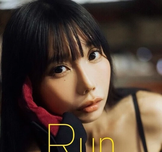 SHACHIデジタル写真集『Run Away』オンラインサイン会、10月17日(土)に開催予定!